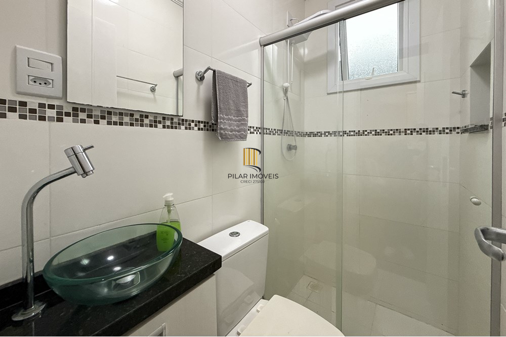 Casa 5 dormitórios no bairro Igara