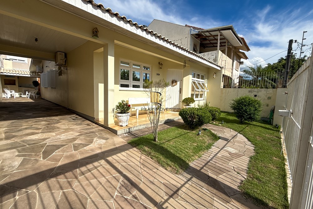 Casa 3 dormitórios no bairro Igara