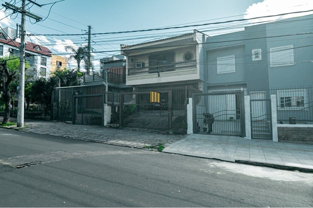 Casa 3 dormitórios no bairro Passo da Areia