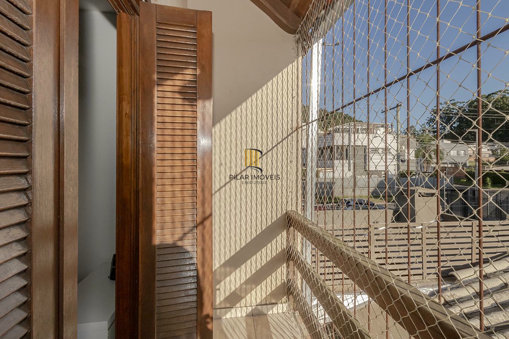 Casa 3 dormitórios no bairro Guarujá