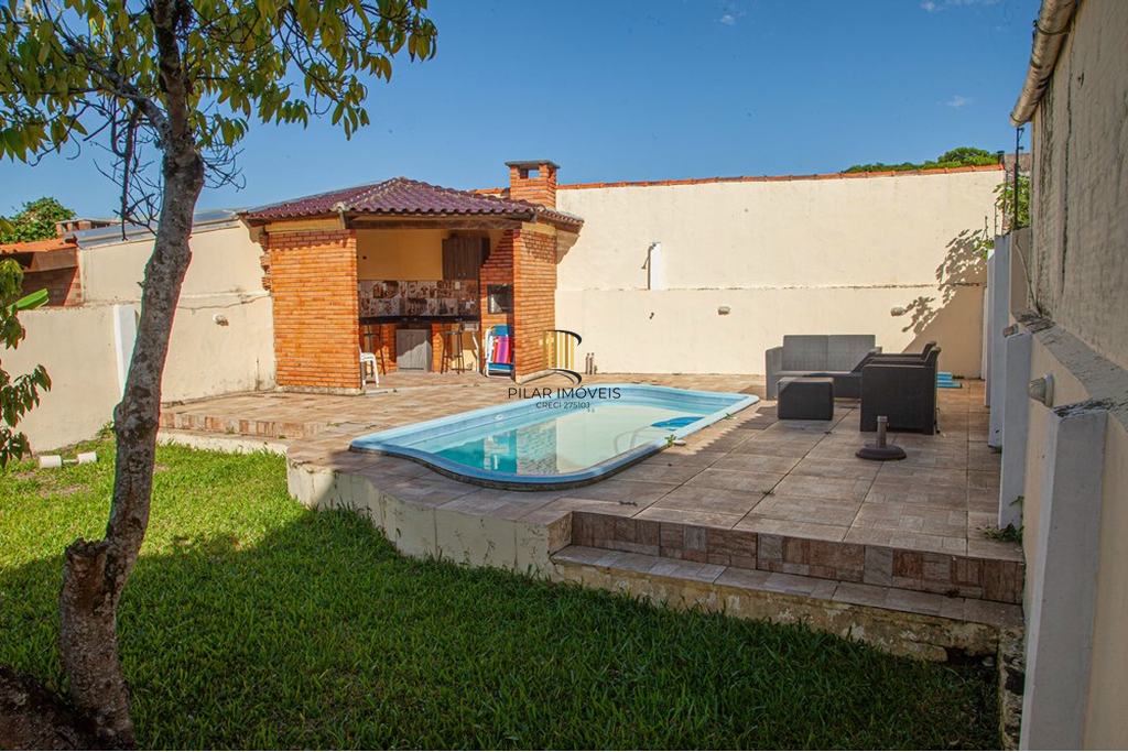 Casa 2 dormitórios no bairro Fiuza