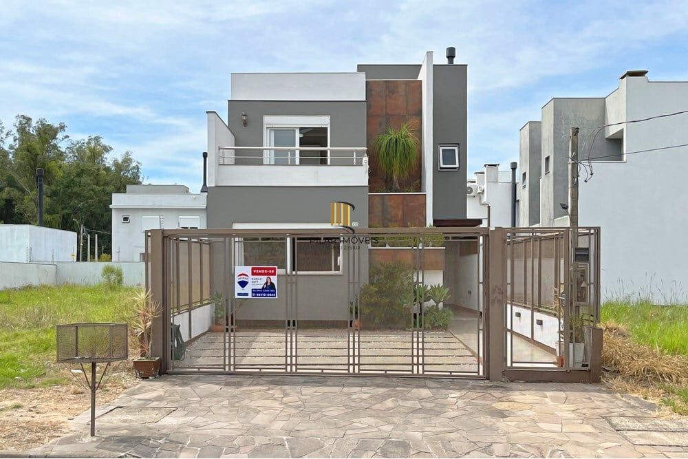 Casa 3 dormitórios no bairro Hípica
