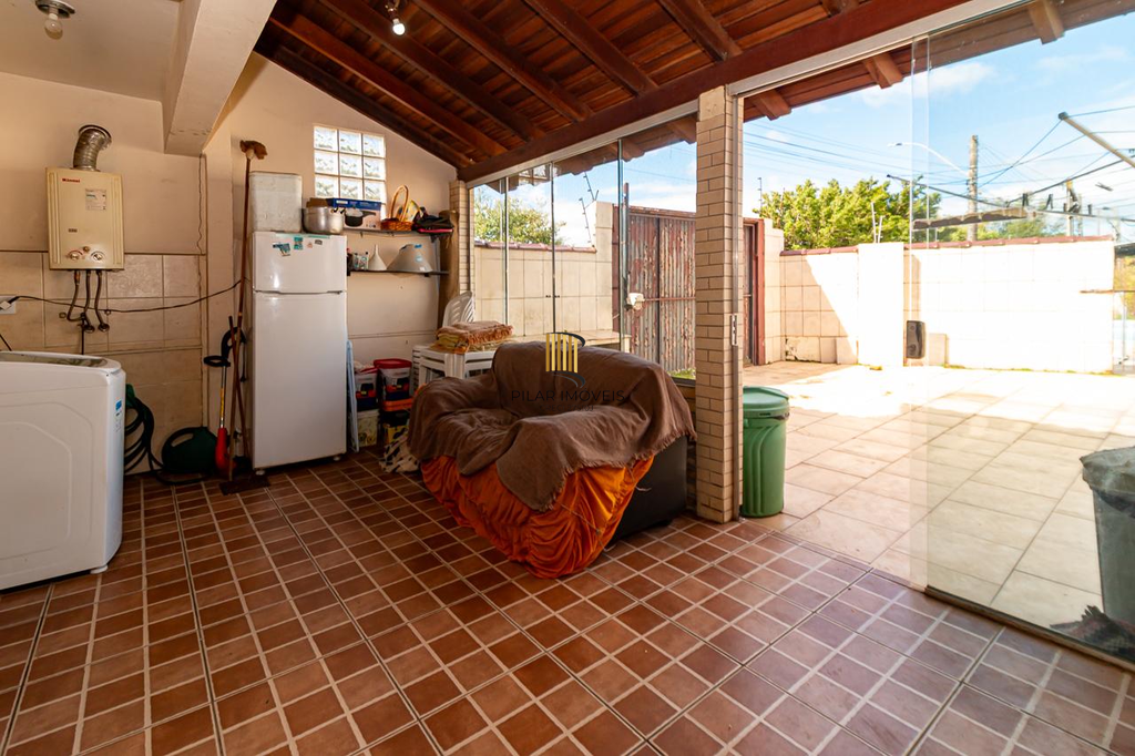 Casa 3 dormitórios no bairro Hípica