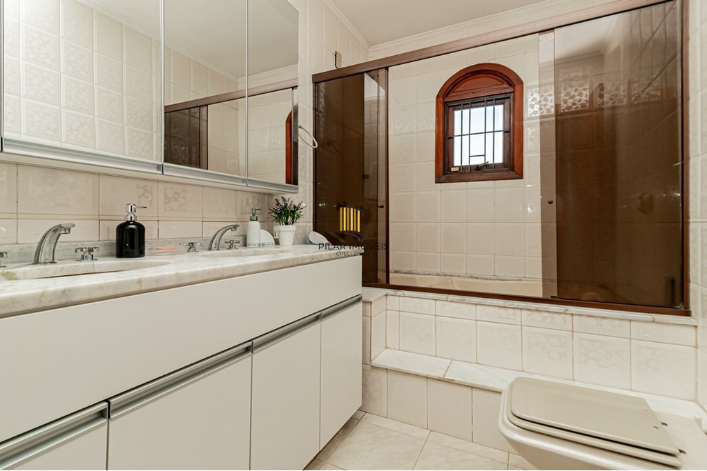 Casa 4 dormitórios no bairro Jardim Planalto