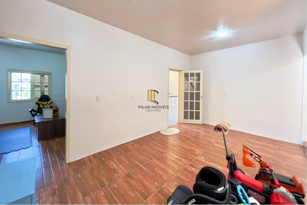 Casa 3 dormitórios no bairro Olaria