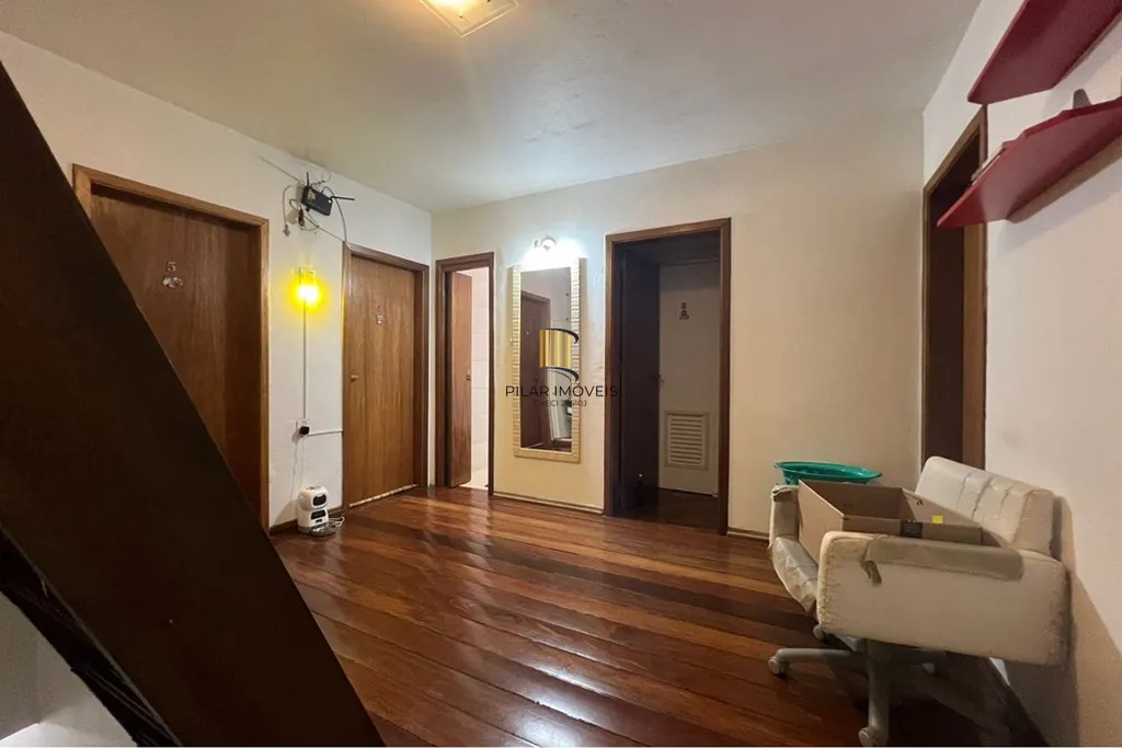 Casa 5 dormitórios no bairro Partenon
