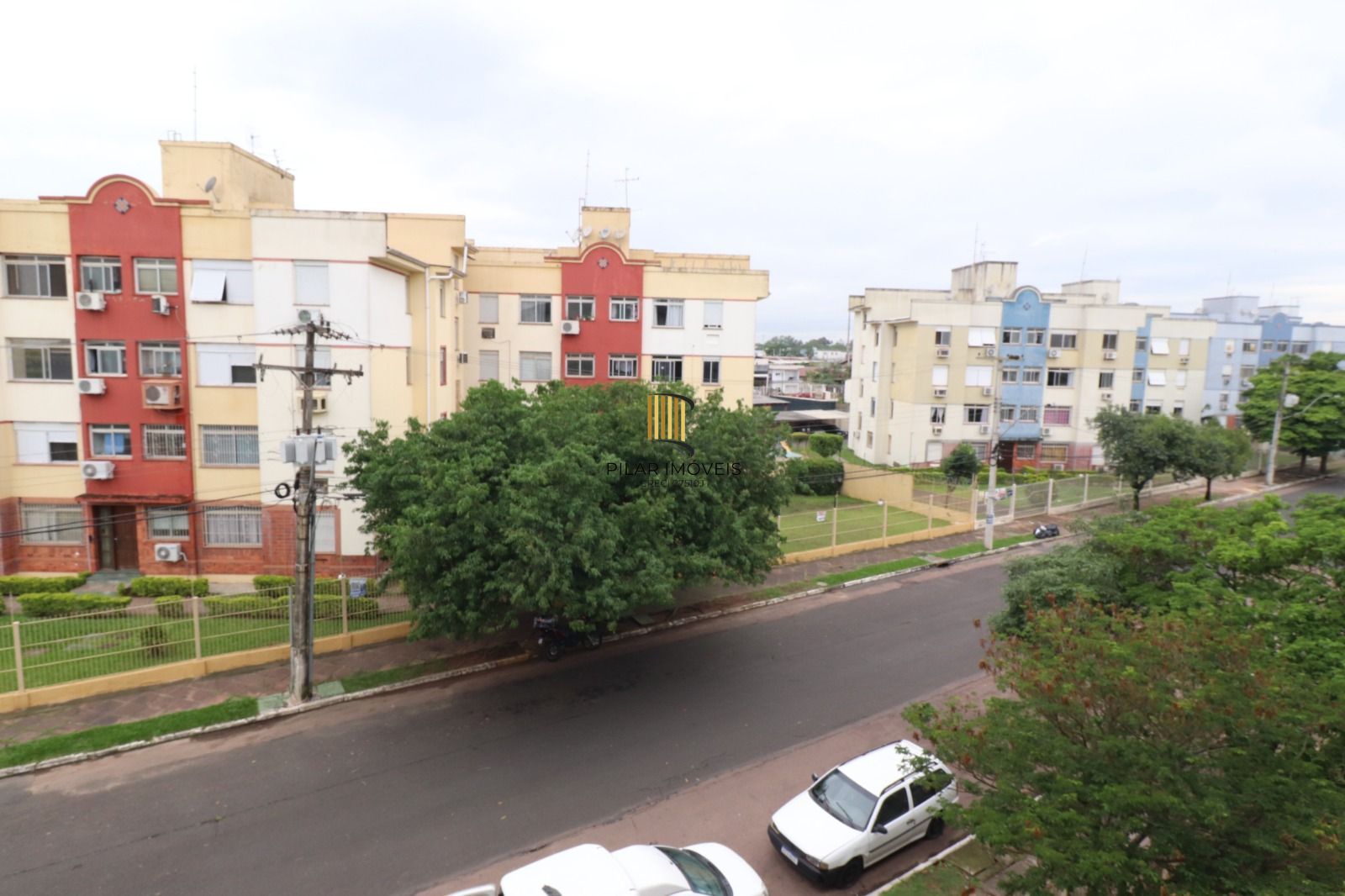 Vende ótimo apto de 02 dormitórios, 01 vaga, sol da manhã, Bairro Sarandi