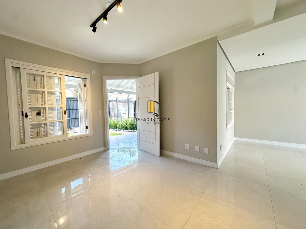 Casa 3 dormitórios no bairro Hípica