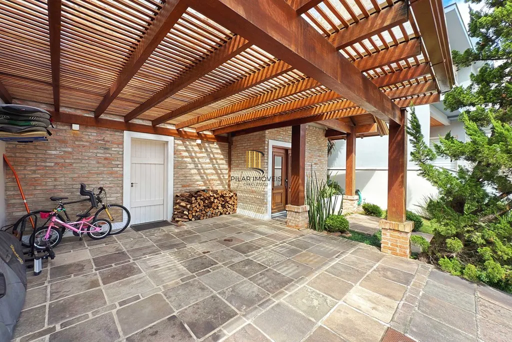 Casa 3 dormitórios no bairro Hípica