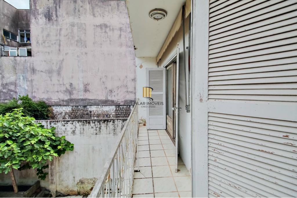 Casa 4 dormitórios no bairro Glória