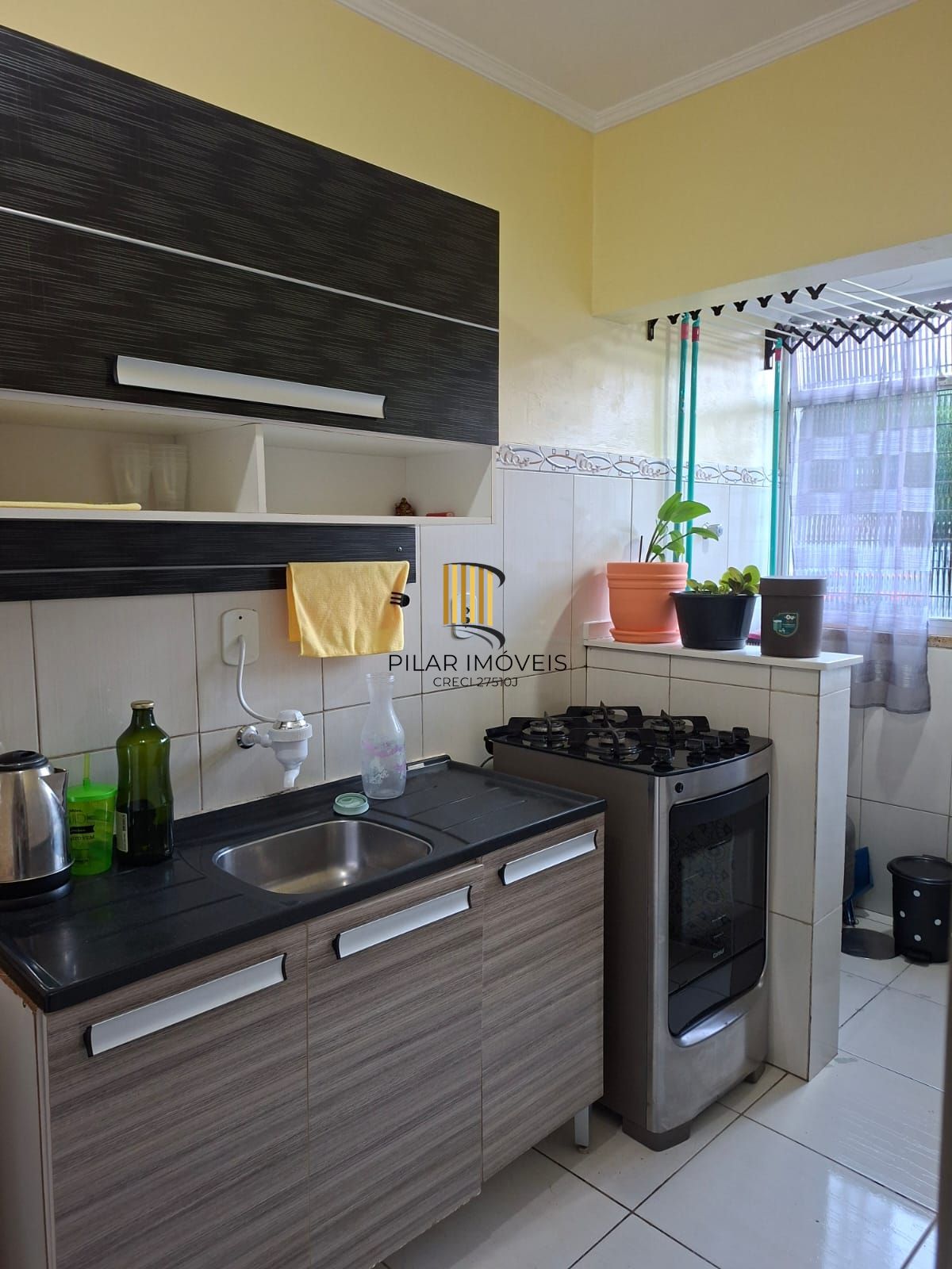 Apto térreo, 01 dormitório, reformado, boa posição solar, frente, Morro Santana