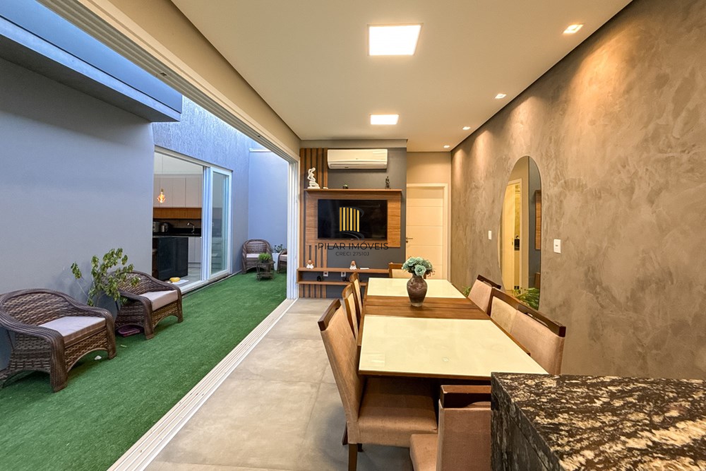 Casa 3 dormitórios no bairro Igara