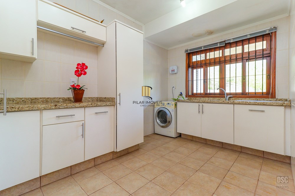 Casa 4 dormitórios no bairro Ipanema