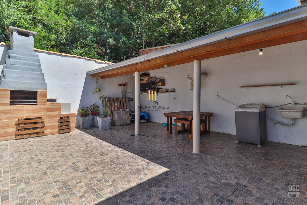 Casa 2 dormitórios no bairro Hípica