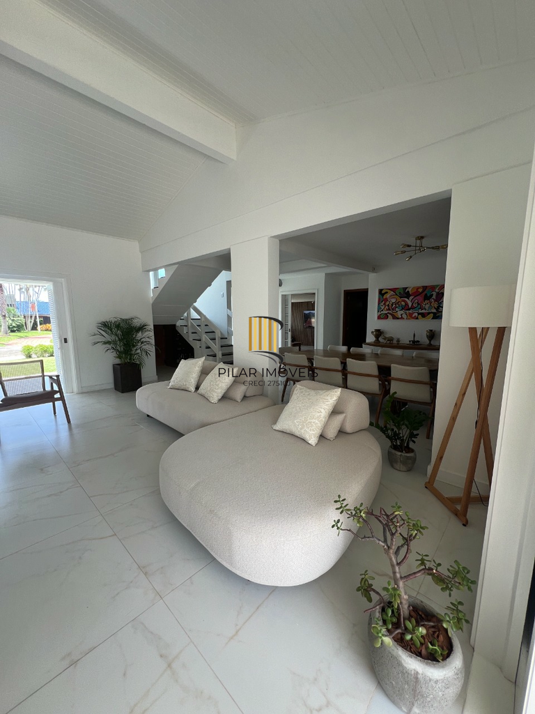 Casa 5 dormitórios no bairro Praia de Atlântida