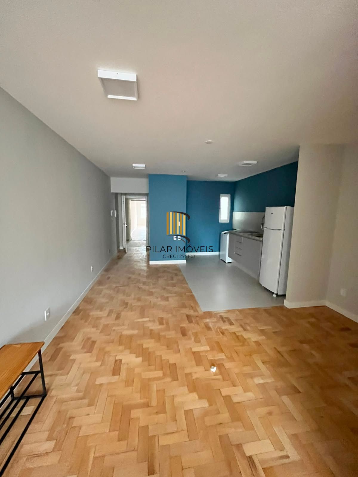 Lindo apto de 01 dorm, com 50 m2, no Passo da Areia, próximo ao Shopping Wallig