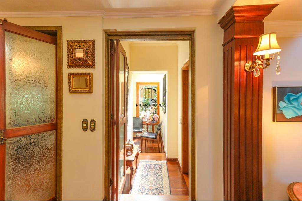 Casa 4 dormitórios no bairro Três Figueiras