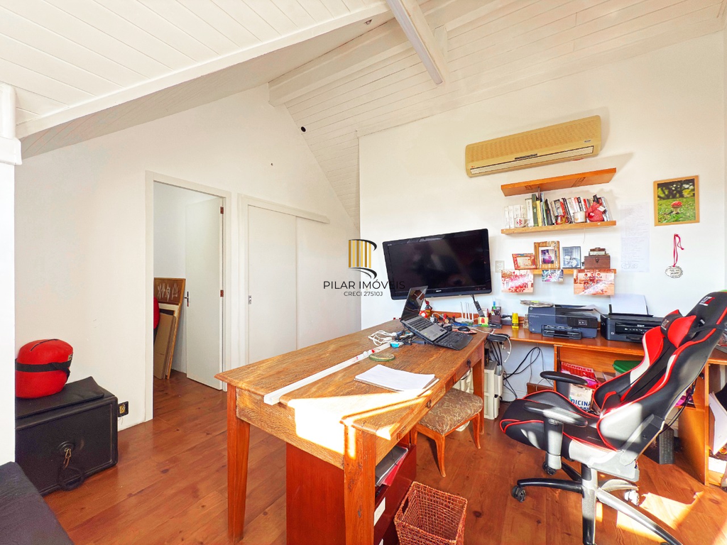 Casa de Condomínio 3 dormitórios no bairro Jardim Carvalho