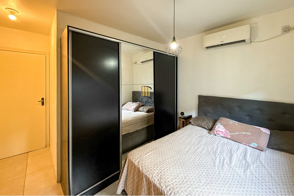 Casa 2 dormitórios no bairro Olaria