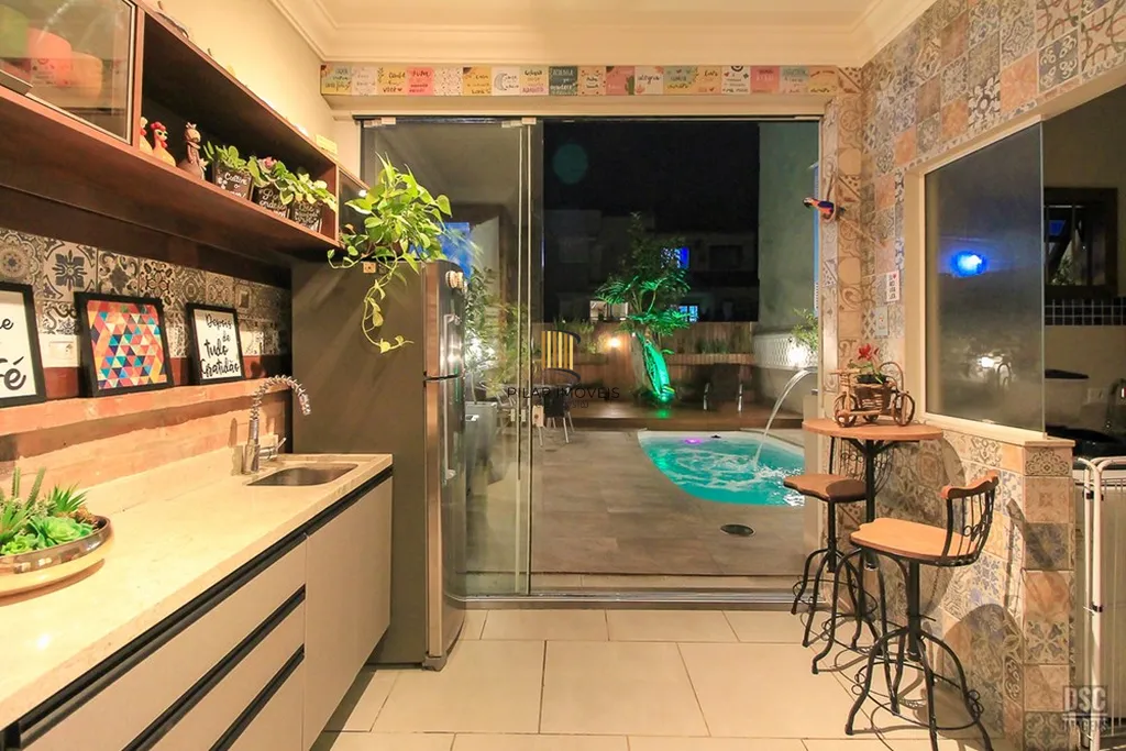 Casa 3 dormitórios no bairro Hípica