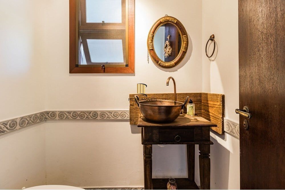 Casa 3 dormitórios no bairro Guarujá