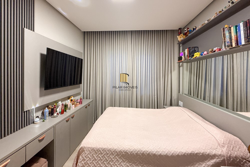 Casa 3 dormitórios no bairro Igara