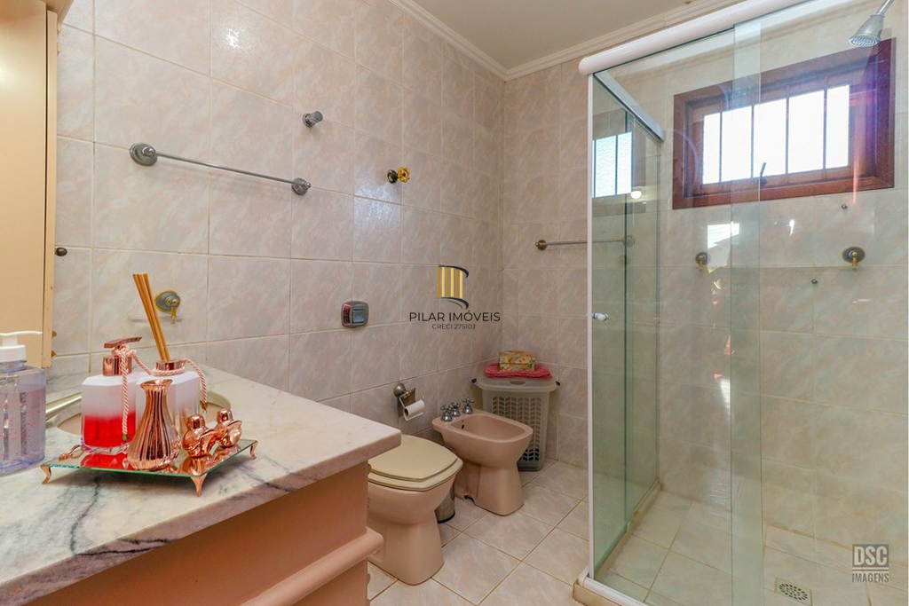 Casa 6 dormitórios no bairro Rubem Berta