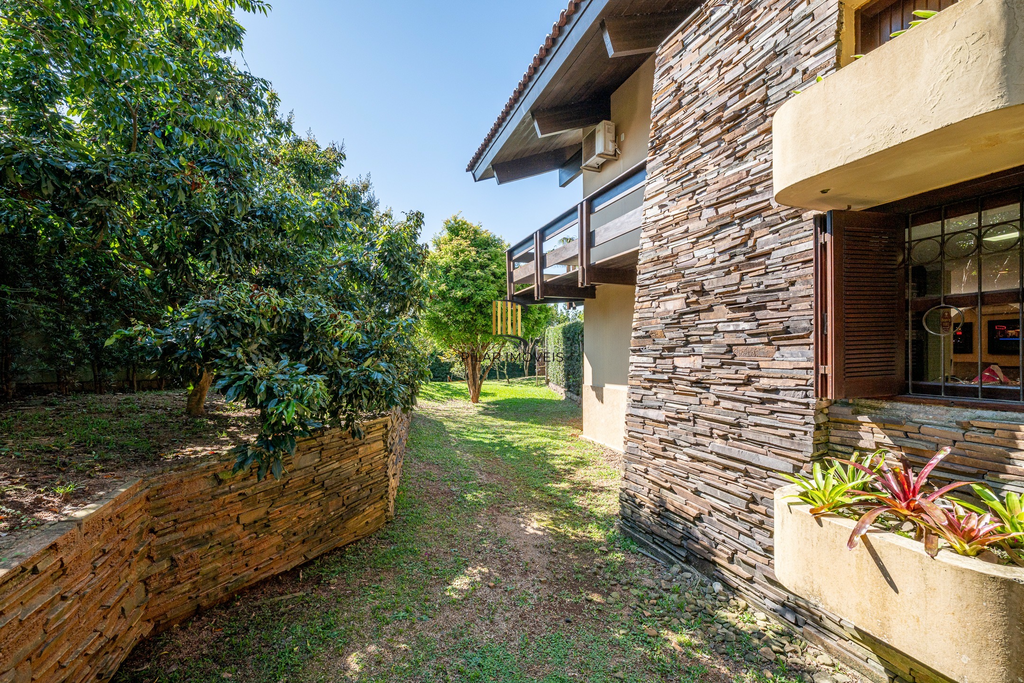 Casa de Condomínio 3 dormitórios no bairro Cavalhada