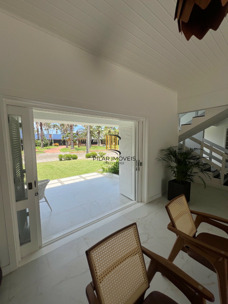 Casa 5 dormitórios no bairro Praia de Atlântida