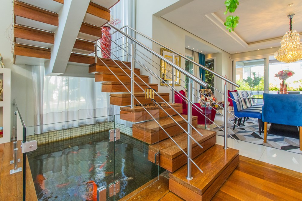 Casa 4 dormitórios no bairro Igara