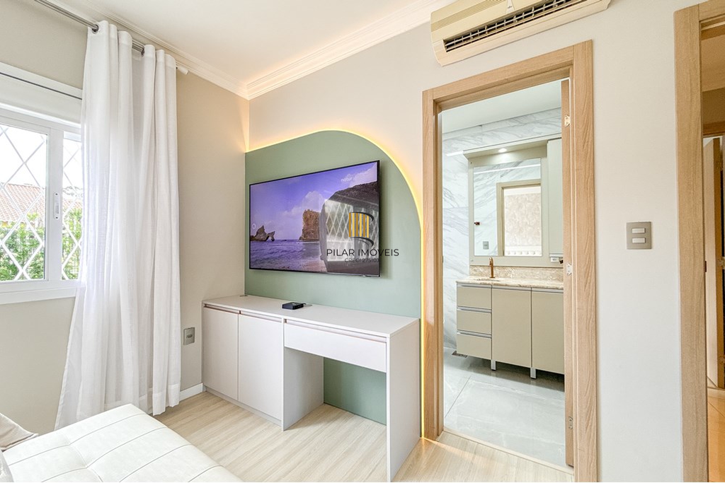 Casa 3 dormitórios no bairro Igara