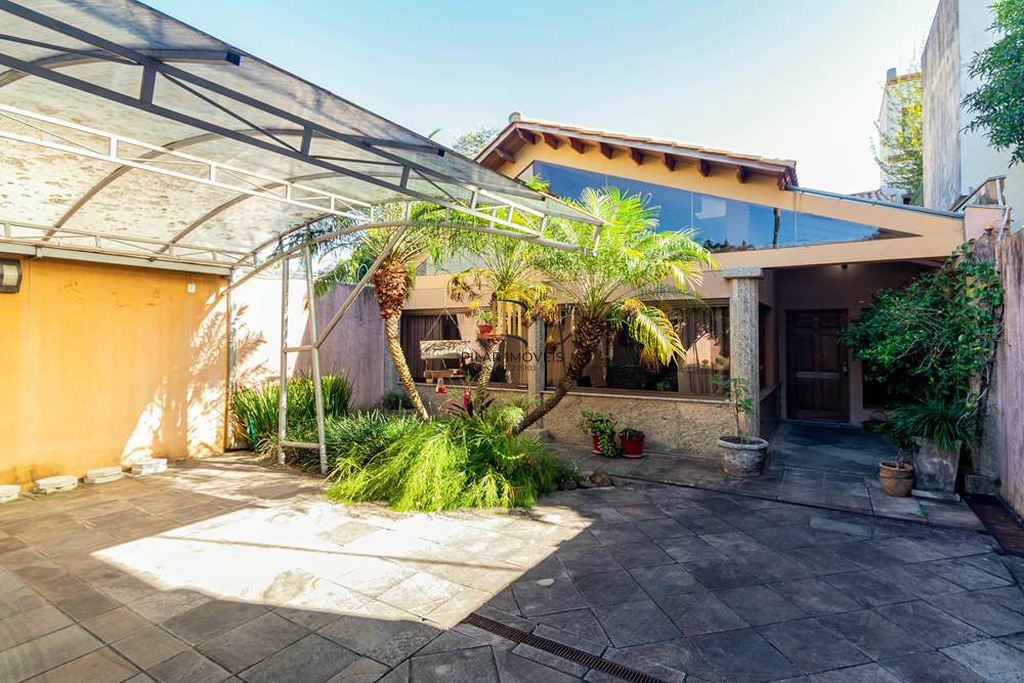 Casa 6 dormitórios no bairro Tristeza