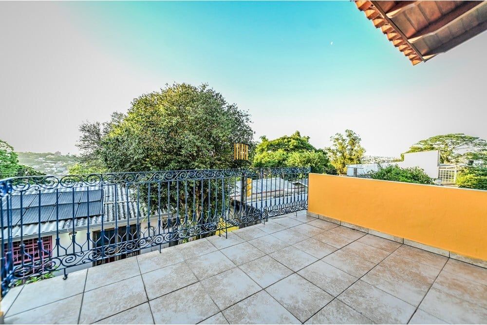 Casa de Condomínio 4 dormitórios no bairro Santa Tereza