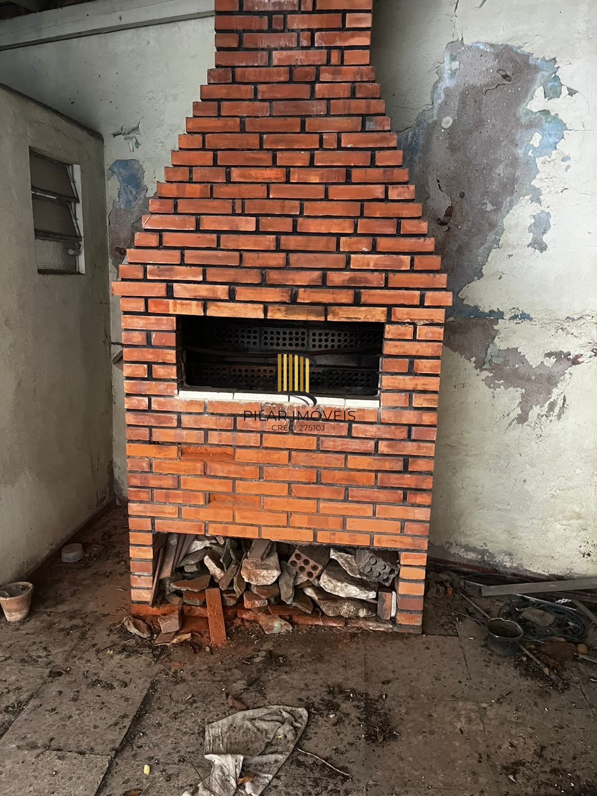 Casa no Passo da Areia, precisa reformas, terreno de 270 m²