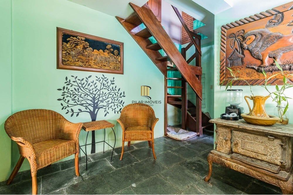 Casa 4 dormitórios no bairro Partenon