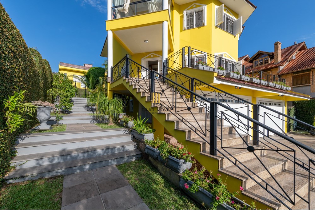 Casa 4 dormitórios no bairro Ipanema