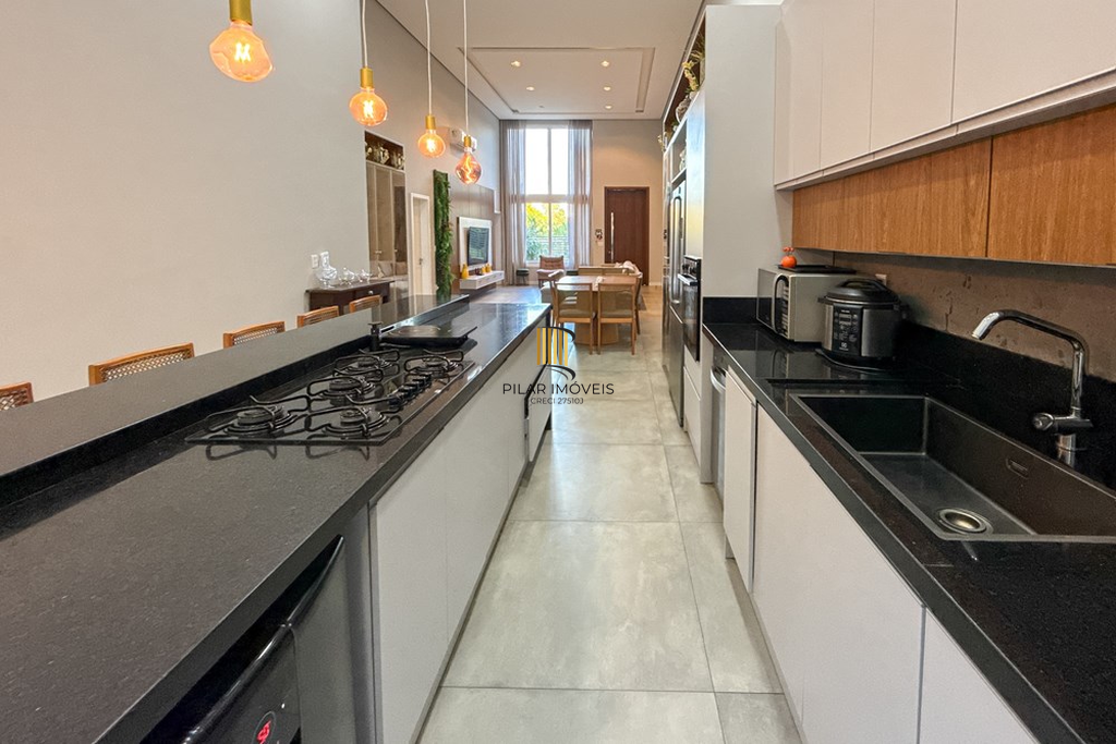 Casa 3 dormitórios no bairro Igara