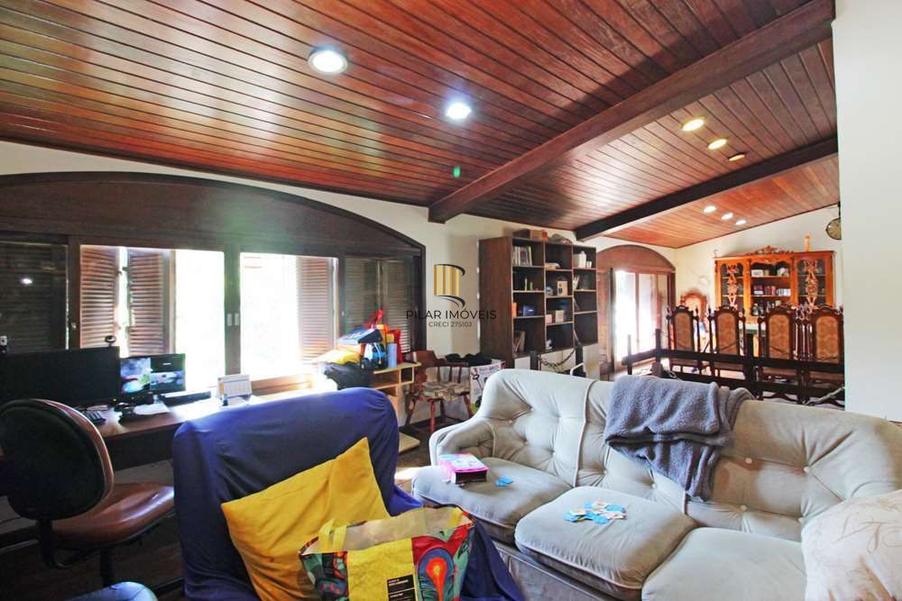 Casa 4 dormitórios no bairro Partenon