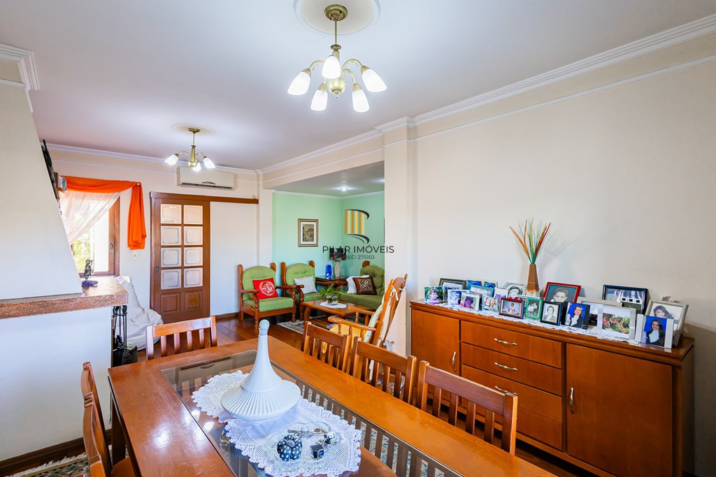 Casa 4 dormitórios no bairro Medianeira