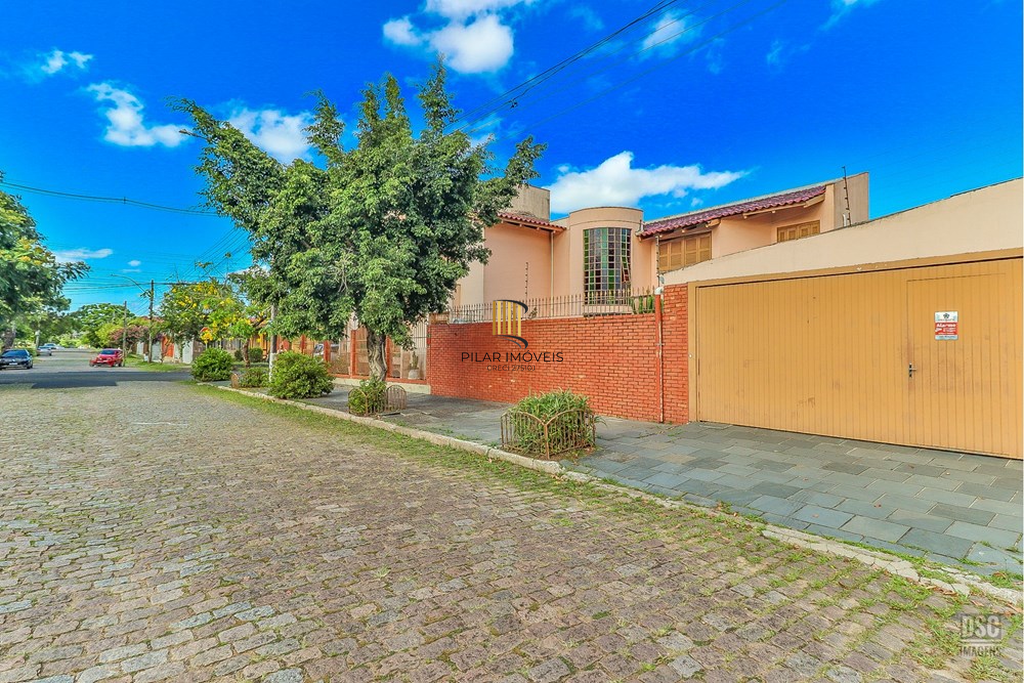 Casa 6 dormitórios no bairro Rubem Berta