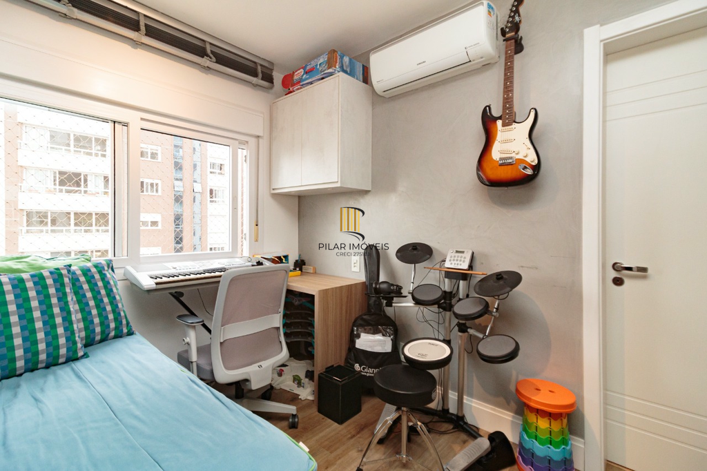 Apartamento 4 dormitórios no bairro Menino Deus