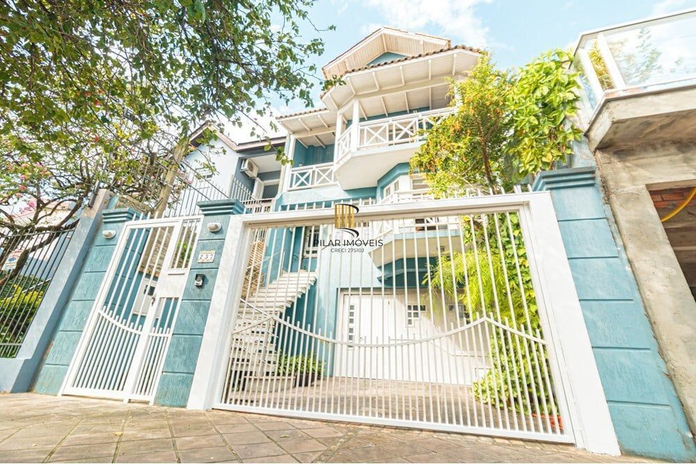 Casa 4 dormitórios no bairro Chácara das Pedras