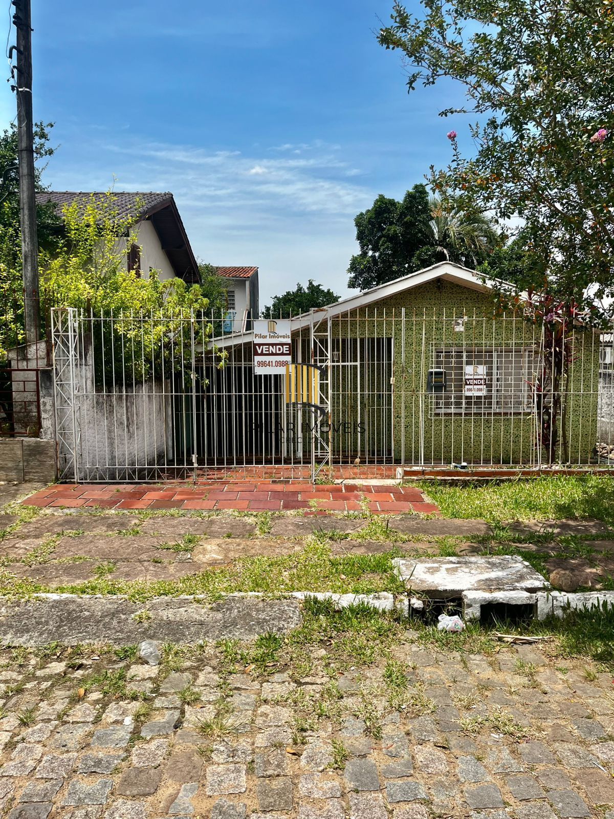 Casa com 80 m2 de área construída, 03 dorm, sala estar/jantar, cozinha, pátio