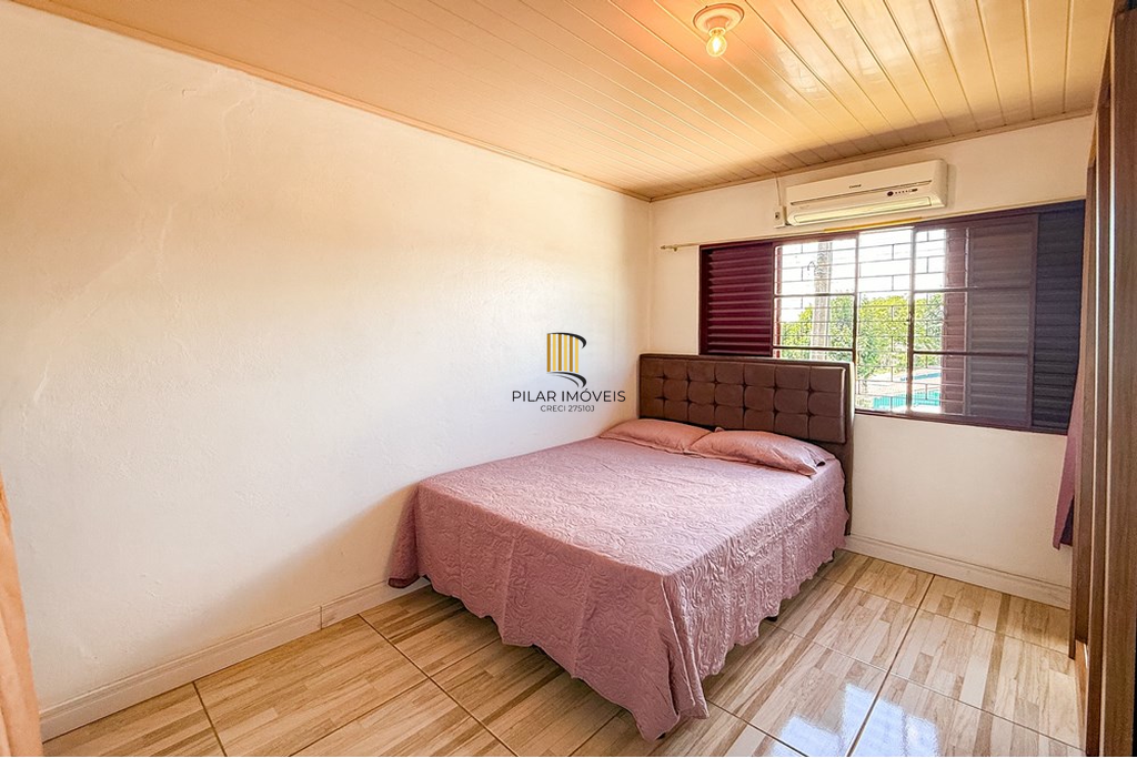 Casa 4 dormitórios no bairro Capão da Cruz