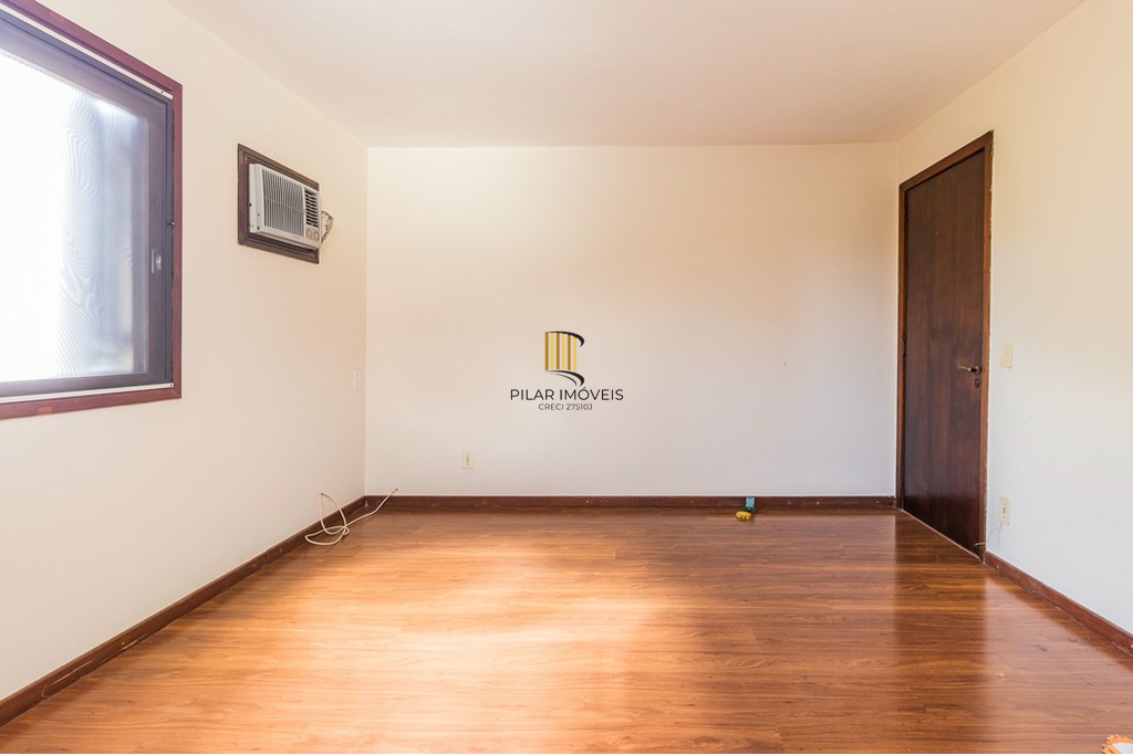 Casa 3 dormitórios no bairro Guarujá