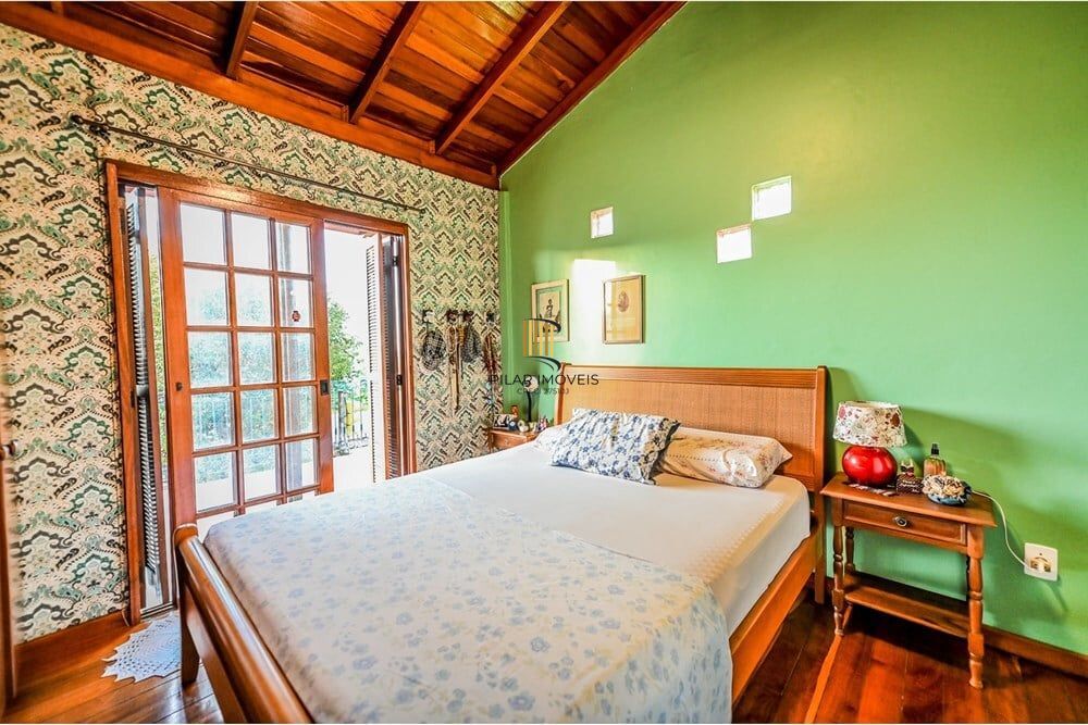 Casa de Condomínio 4 dormitórios no bairro Santa Tereza