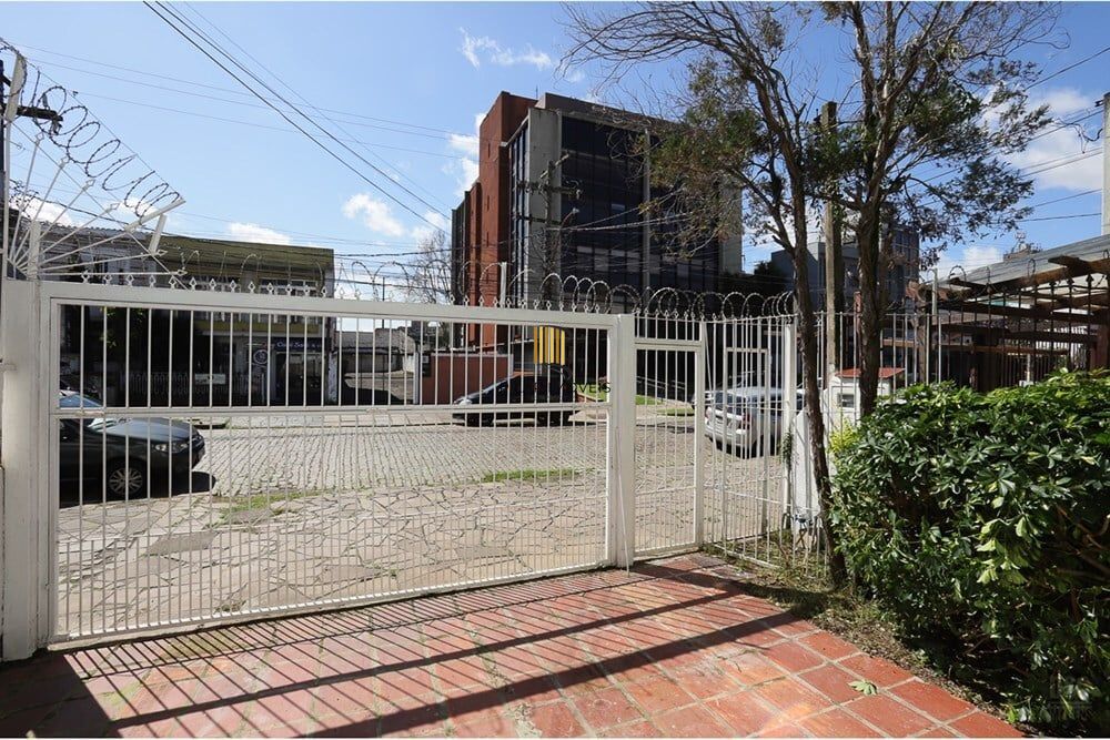Casa 5 dormitórios no bairro Santana