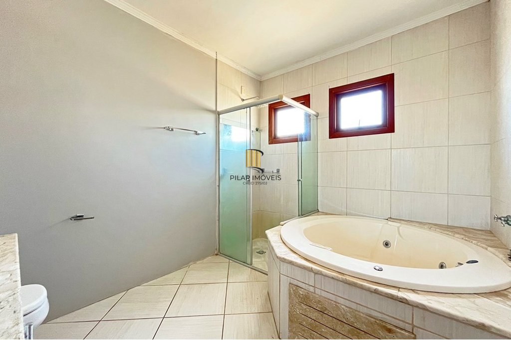 Casa 3 dormitórios no bairro Hípica