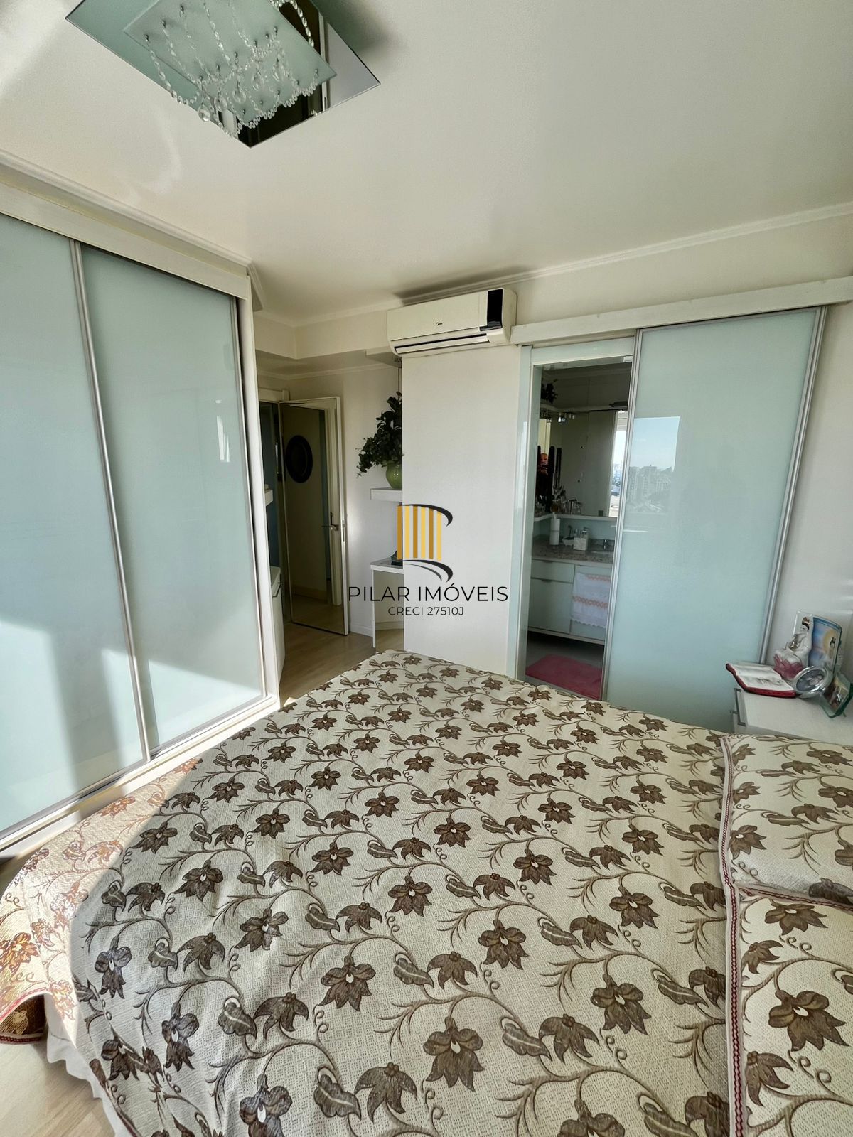 Lindo apto no Jardim Europa, 10º andar, sol e vista, mobiliado, 02 vagas fixas