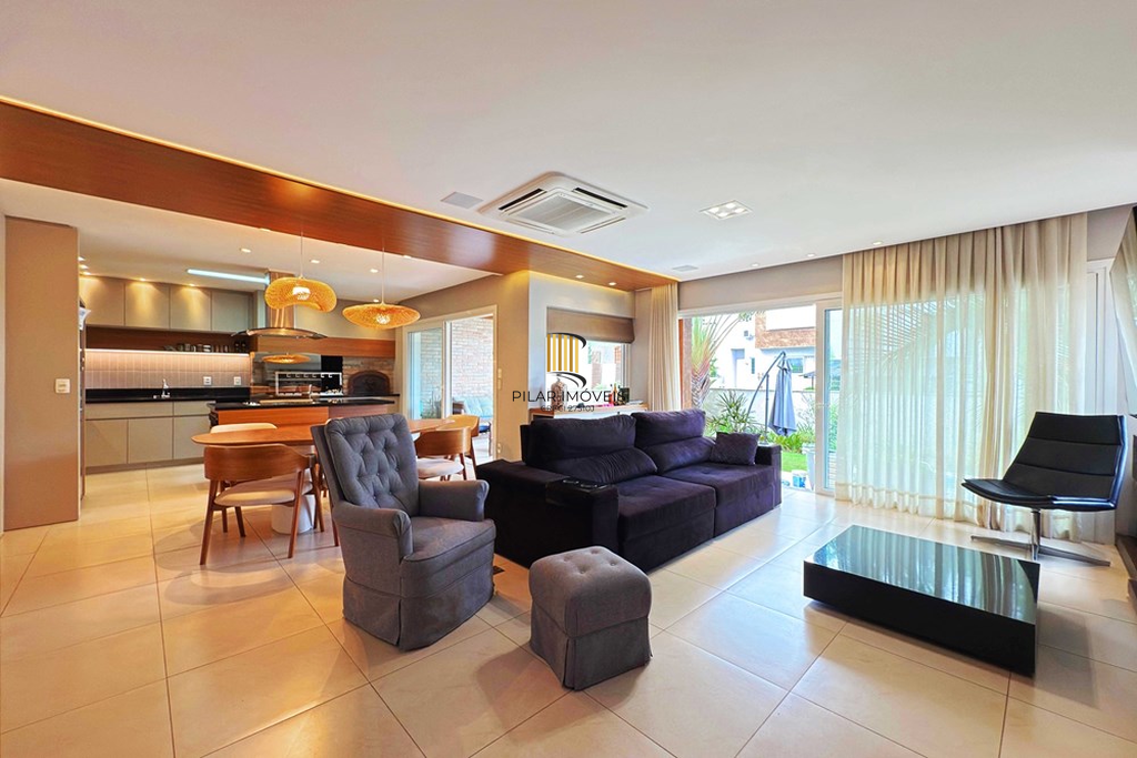 Casa 3 dormitórios no bairro Hípica